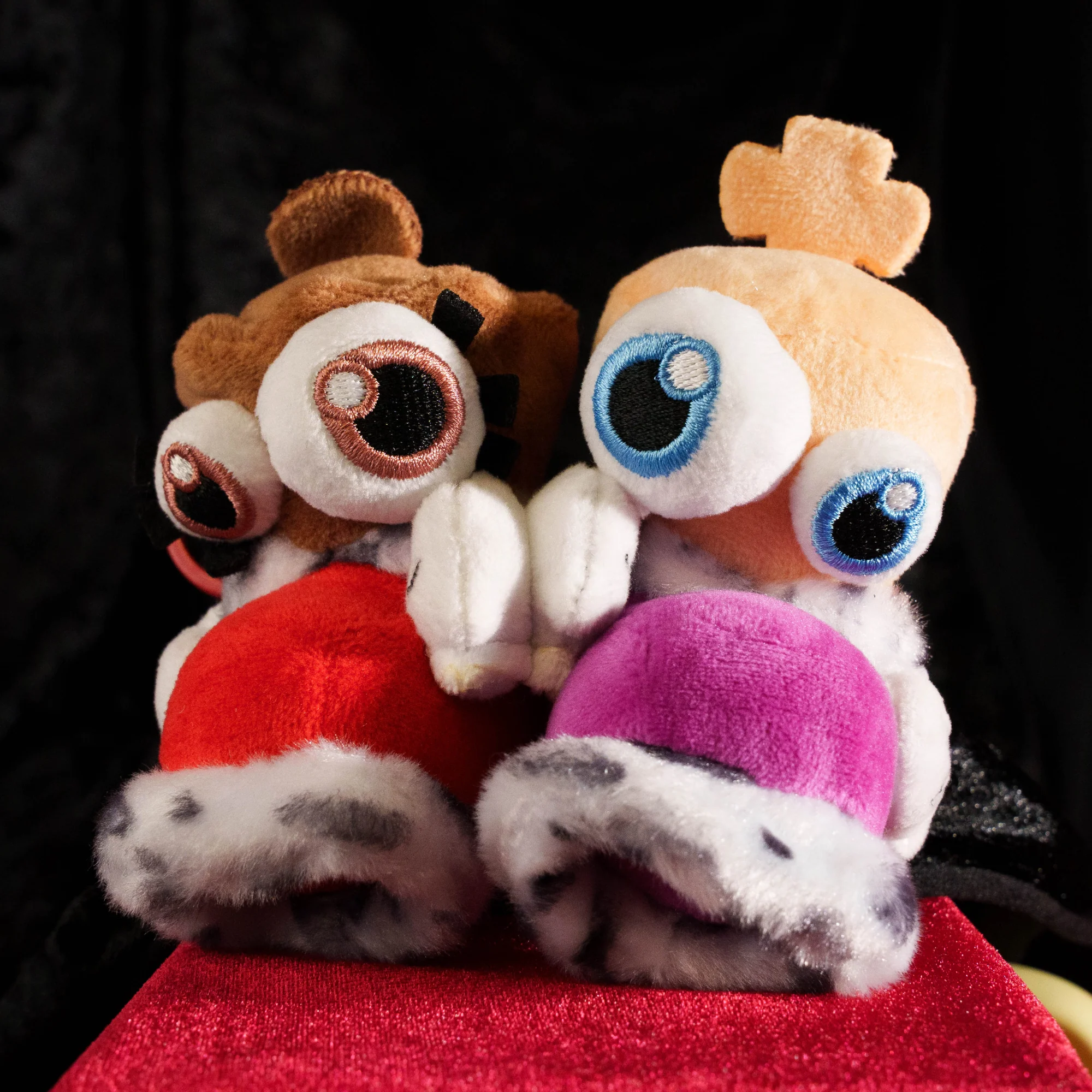 Kinger & Queenie Magnetic Plush Keychains - Image 2